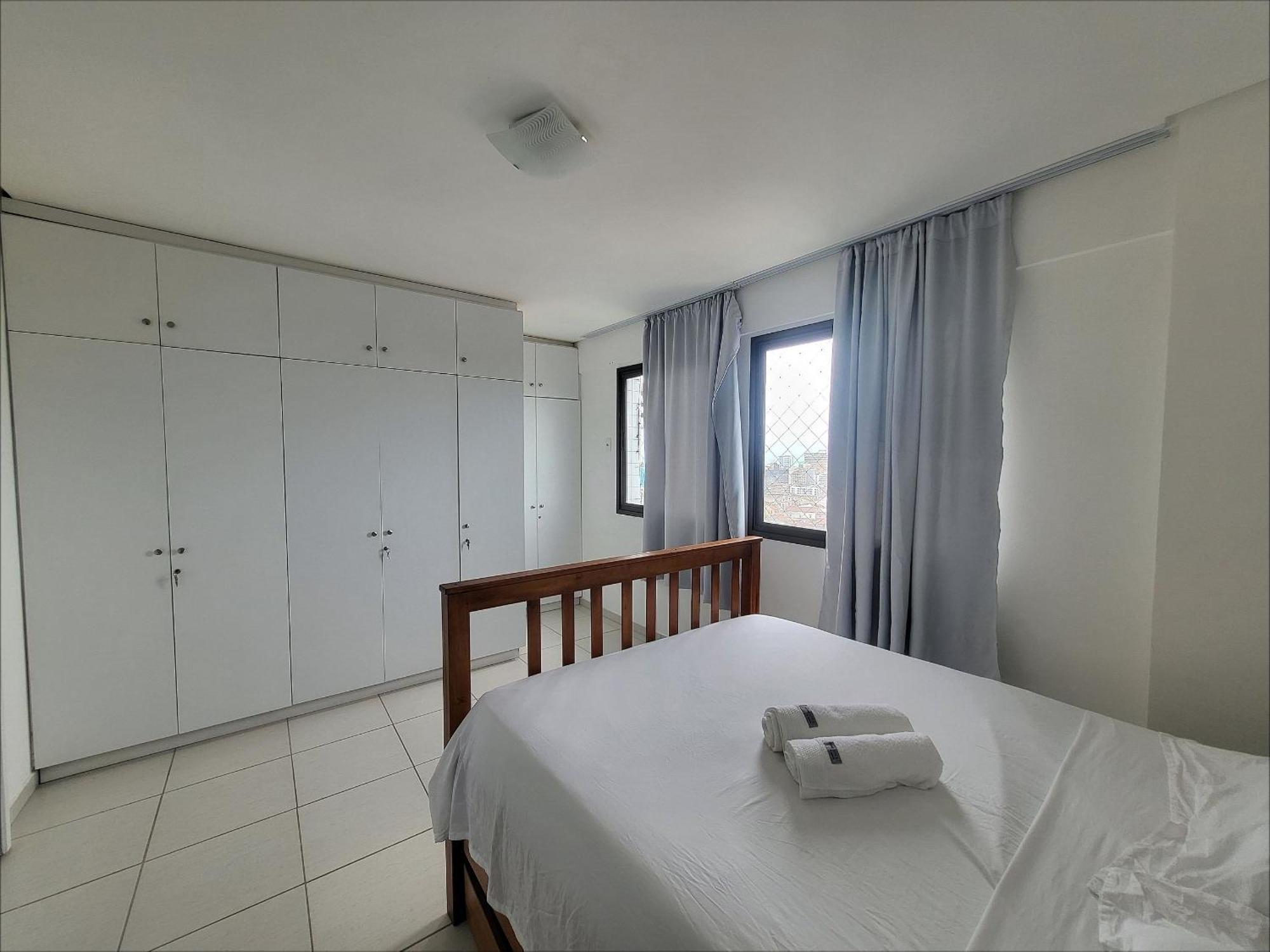 Confortavel Com 2 Quartos, Sendo Um Suite, Varanda, Ampla Sala, Cozinha Area De Servico E Banheiro Social * Recife