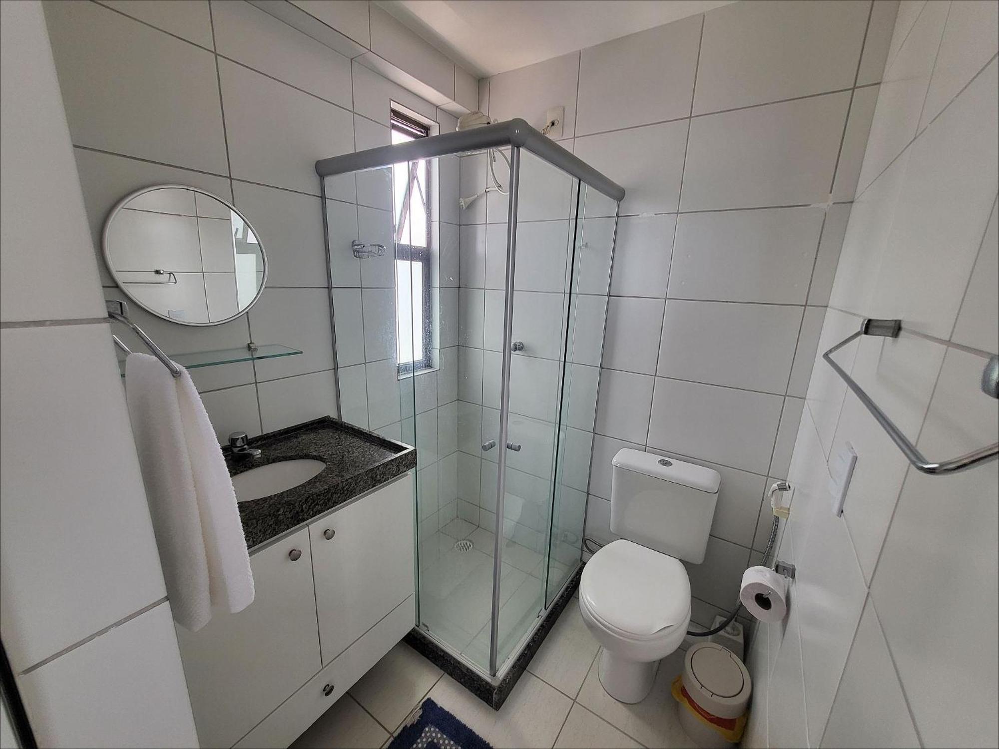 Confortavel Com 2 Quartos, Sendo Um Suite, Varanda, Ampla Sala, Cozinha Area De Servico E Banheiro Social Recife