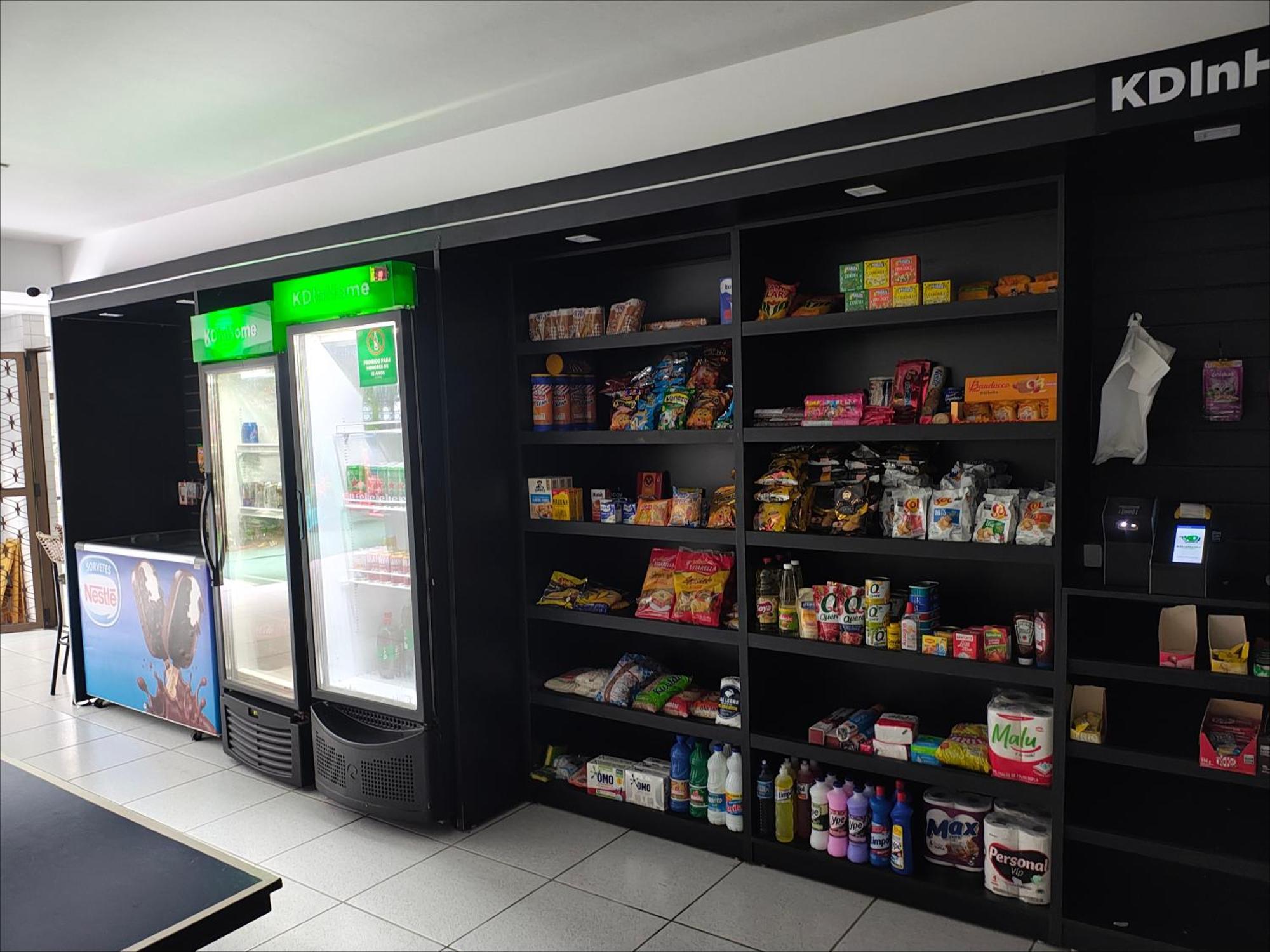 Confortavel Com 2 Quartos, Sendo Um Suite, Varanda, Ampla Sala, Cozinha Area De Servico E Banheiro Social