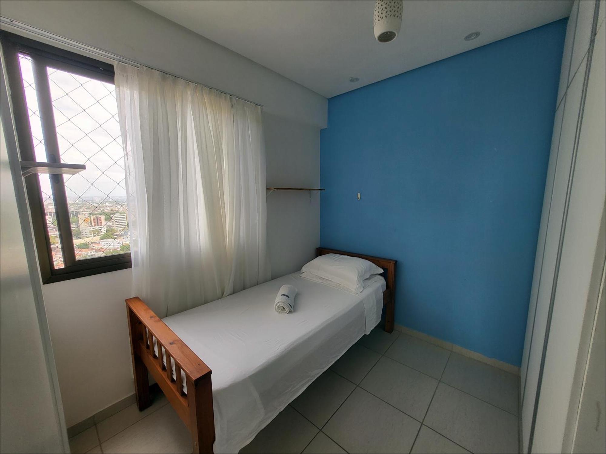 Confortavel Com 2 Quartos, Sendo Um Suite, Varanda, Ampla Sala, Cozinha Area De Servico E Banheiro Social * Recife